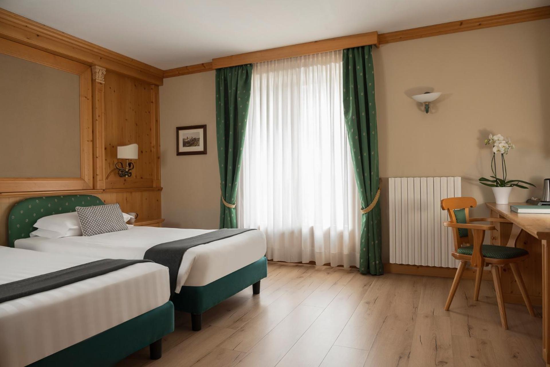 Hotel Cristallo Bormio Bagian luar foto